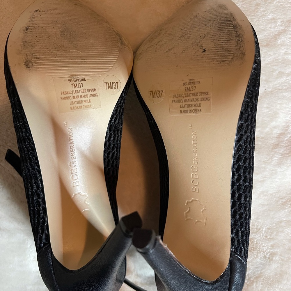 Black heels BCBG size 7 - Picture 3 of 3
